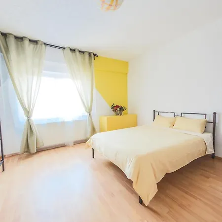 Color Downtown Apartment Bukarest