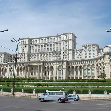 Color Downtown Apartment *