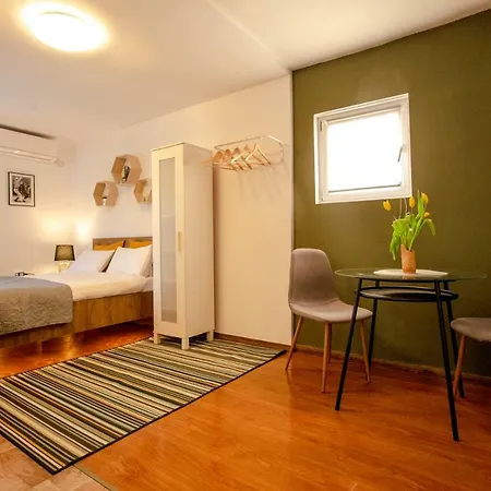 Color Downtown Apartment Bucharest