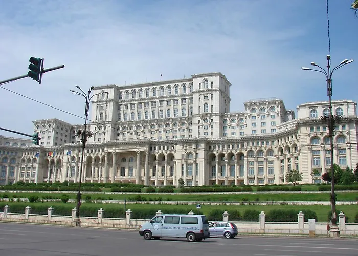 Color Downtown アパート *