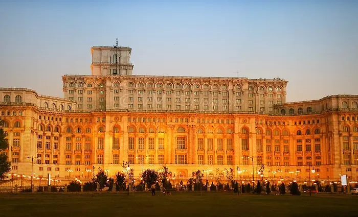 Апартаменти Color Downtown *