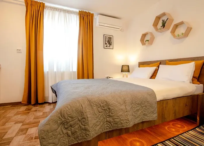 Color Downtown アパート