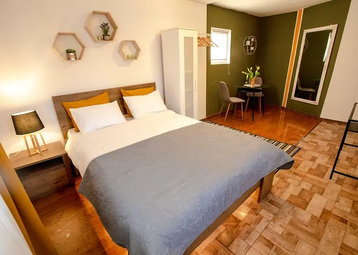 Color Downtown アパート